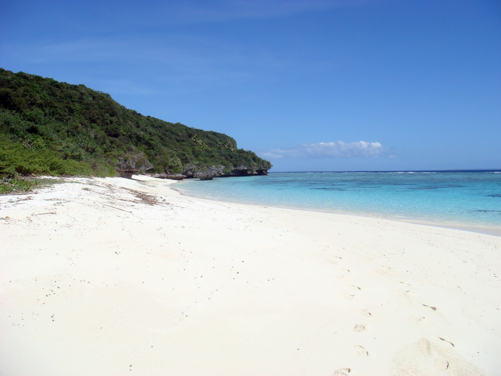 Остров Тига (Tiga Island) – фотографии Новой Каледонии