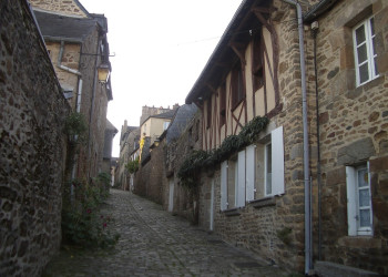 Улица в Динане, Франция. Фото 2 – фотографии Франции