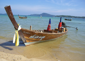 Лодка у берега в Равай-Бич, Тайланд. Фото 6 – фотографии Таиланда