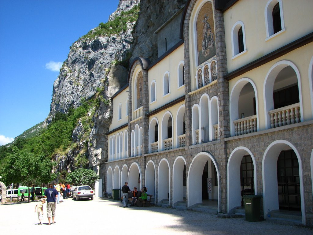 Горный Монастырь Осторог в Даниловграде, Черногория – фотографии Черногории