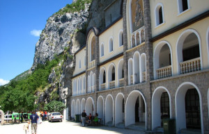 Горный Монастырь Осторог в Даниловграде, Черногория – фотографии Черногории