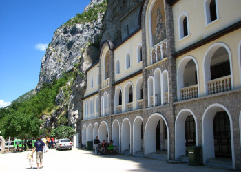 Горный Монастырь Осторог в Даниловграде, Черногория – фотографии Черногории