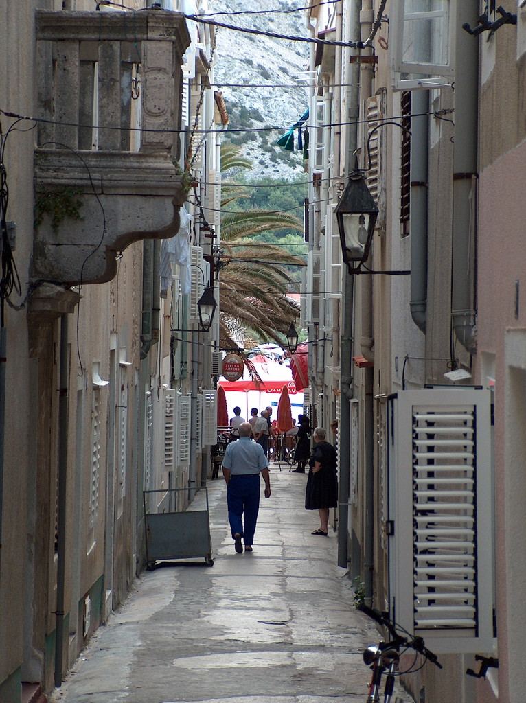 Улица в Паг, Хорватия. Фото 1 – фотографии Хорватии