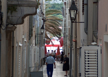 Улица в Паг, Хорватия. Фото 1 – фотографии Хорватии