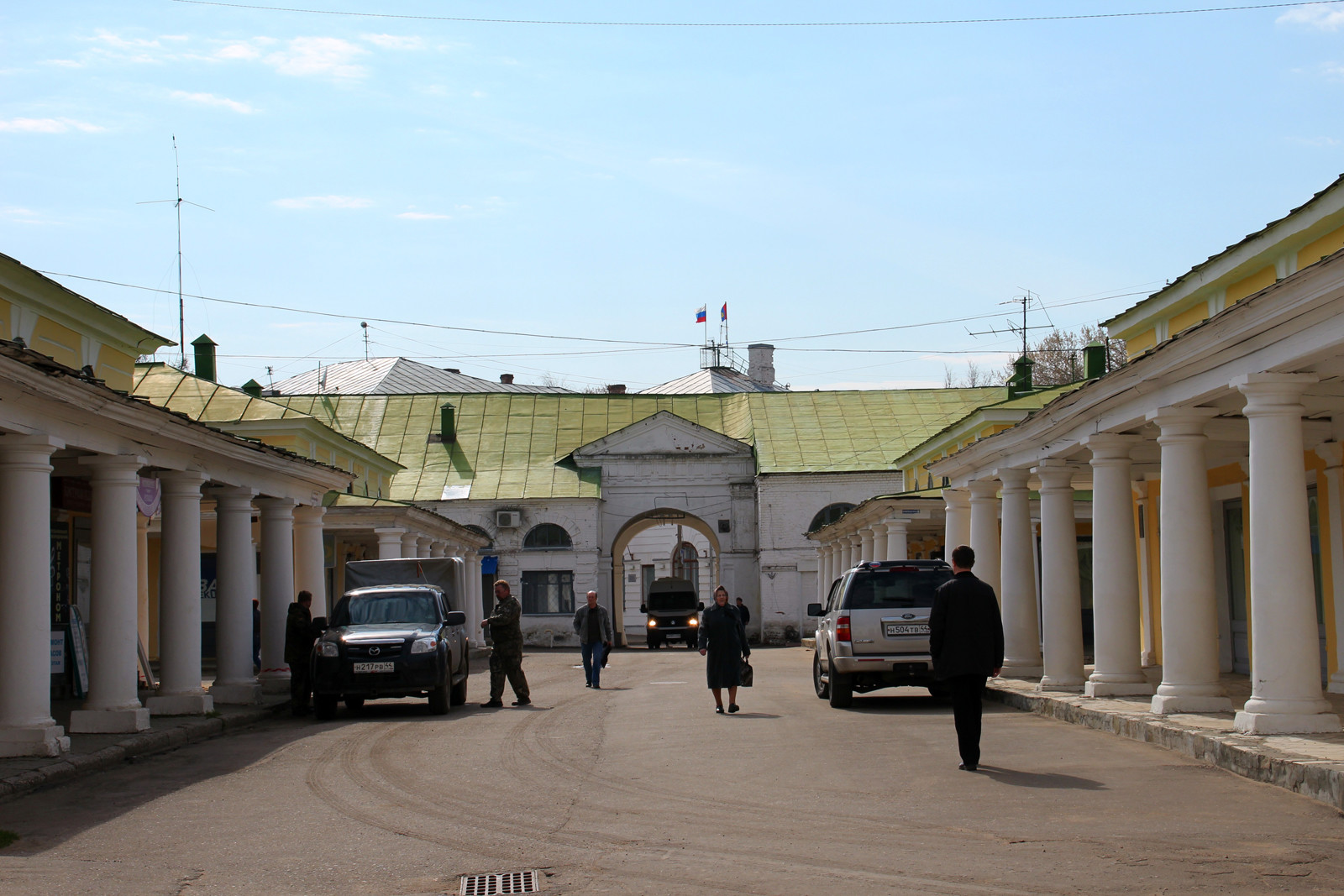 Торговые ряды в Костроме. Фото 1 – фотографии России