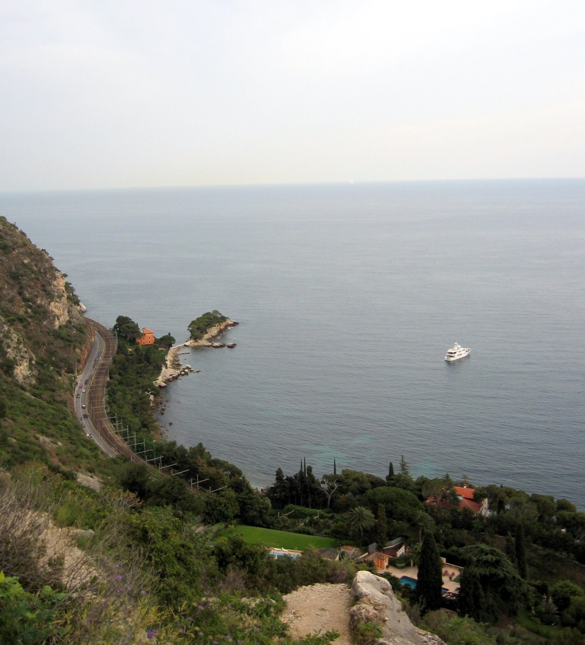 Берега в Эз, Франция – фотографии Франции