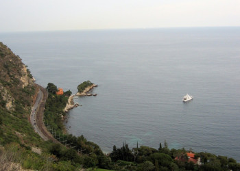 Берега в Эз, Франция – фотографии Франции