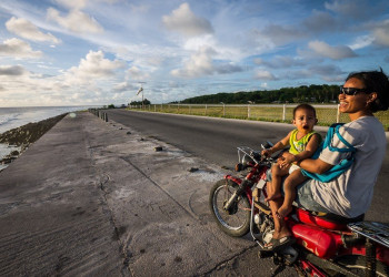 Прогулки на мотоцикле по острову Науру – фотографии Науру