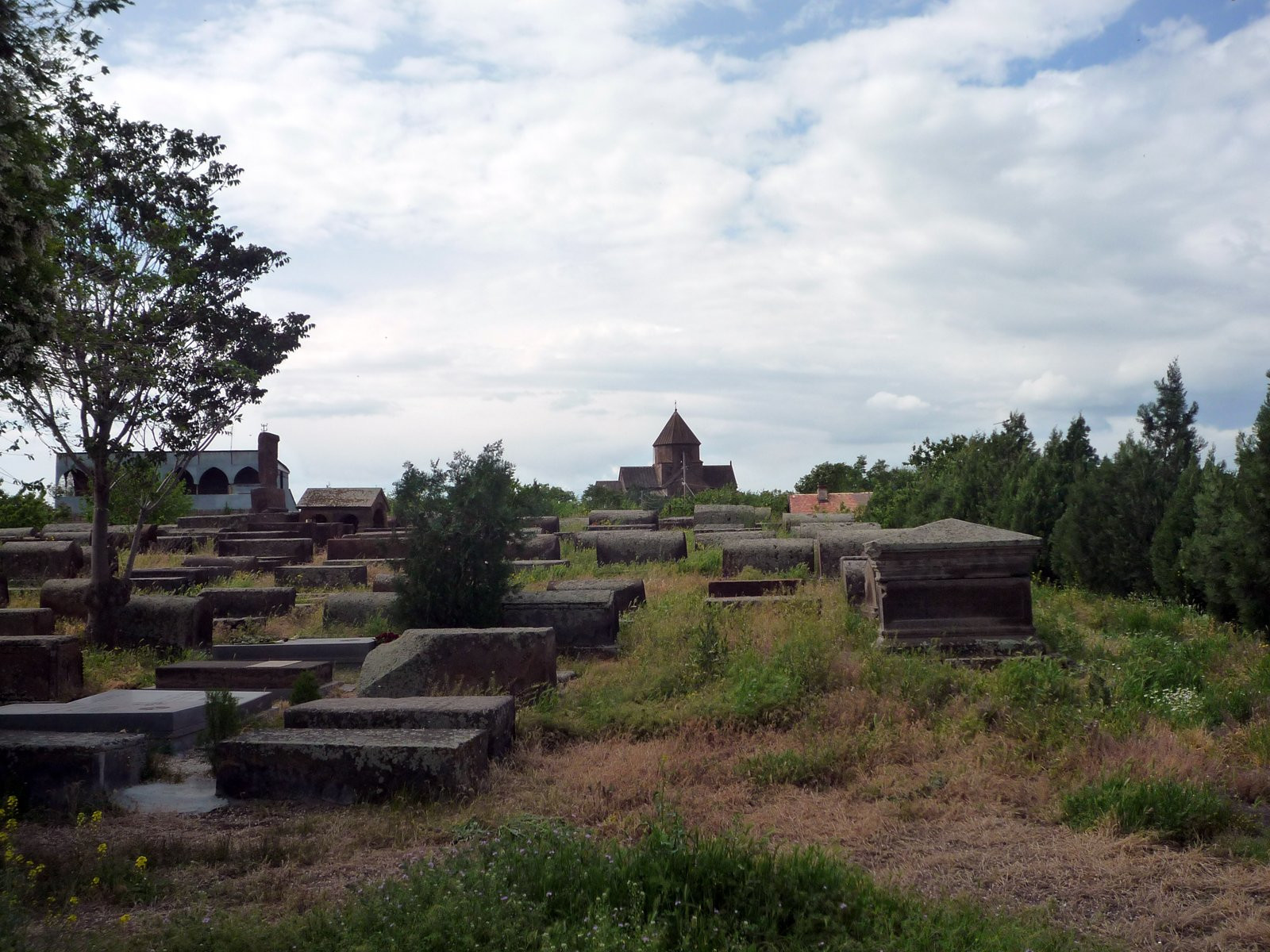 Кладбище возле церкви Святой Гаяне – фотографии Армении