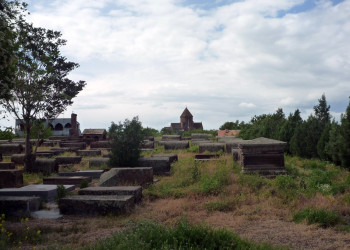 Кладбище возле церкви Святой Гаяне – фотографии Армении
