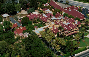 Медиум посоветовал вдове построить Дом Винчестеров, в котором призраки не смогут её достать – фотографии США