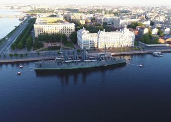 Военный боевой корабль Крейсер «Аврора» (Сruiser Aurora) в Санкт-Петербурге – фотографии России