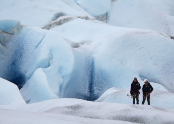 Ледяные пещеры Менденхолл (Mendenhall Ice Caves) в США уникальны и интересны для посещения туристами – фотографии США