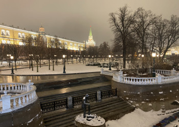 Манежная площадь в новогоднюю ночь 31 декабря 2020 – фотографии России