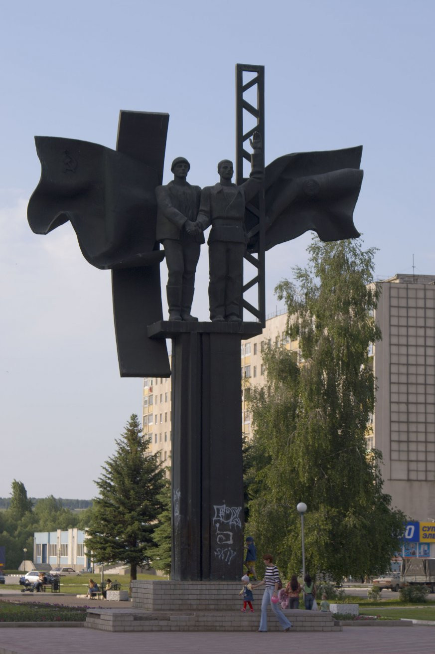 Памятник воинам в Старом Осколе, Россия. Фото 3 – фотографии России