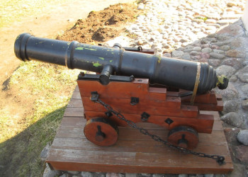 Памятник в Приозерске, Россия. Фото 2 – фотографии России