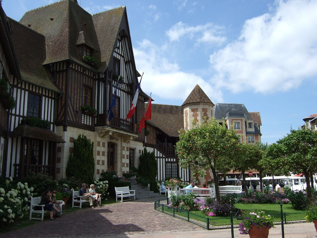 Дома в Довиле, Франция. Фото 3 – фотографии Франции