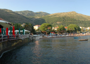 Набережная в Петровац, Черногория. Фото 3 – фотографии Черногории