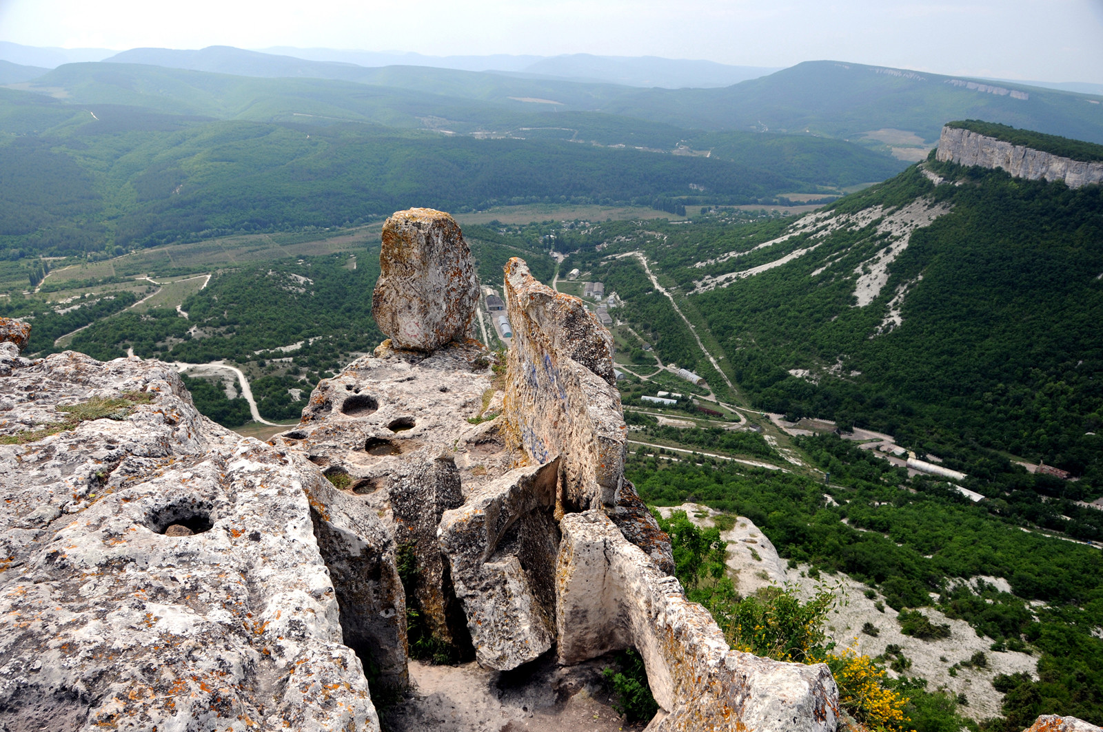 Древняя пещерная крепость Тепе-Кермен в Бахчисарае – фотографии России