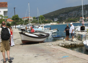 Лодки и парусники у причала в Дрвеник, Хорватия. Фото 3 – фотографии Хорватии
