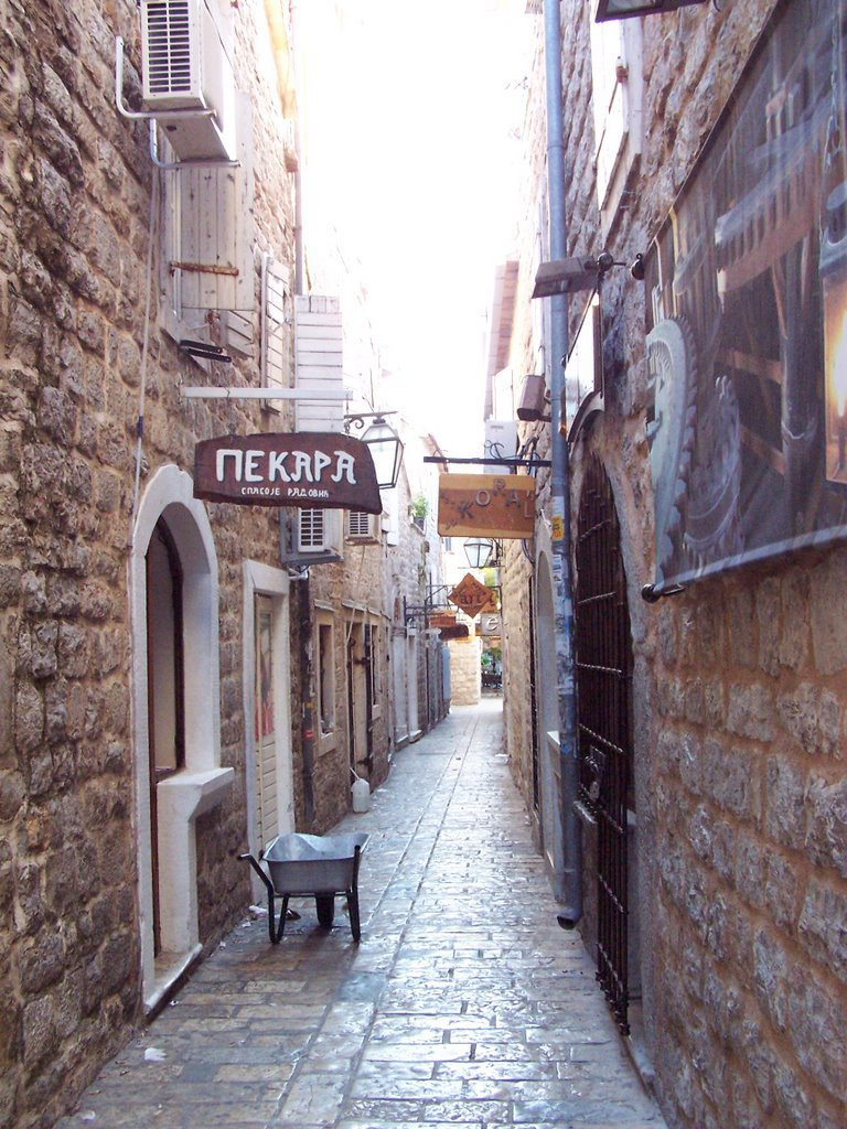 Улица в Будва, Черногория. Фото 8 – фотографии Черногории