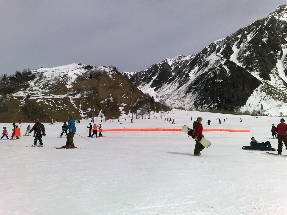 Люди в Ле-Тур, Франция – фотографии Франции