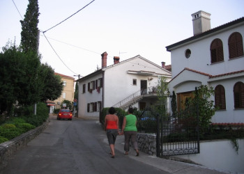 Дома в Малинске, Хорватия – фотографии Хорватии