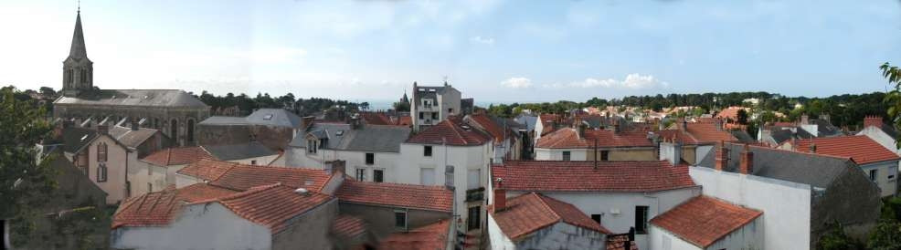 Крыши домов в Порнике, Франция – фотографии Франции