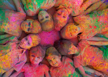 Холи — ежегодный популярный индуистский фестиваль весны – фотографии Индии