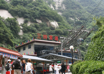 Фуникулёр на гору Хуашань (Huàshān) в провинции Шэньси в Китае – фотографии Китая