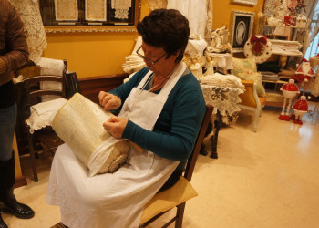 Бабушка кружевница в Бурано, Венеция. Фото 5 – фотографии Италии