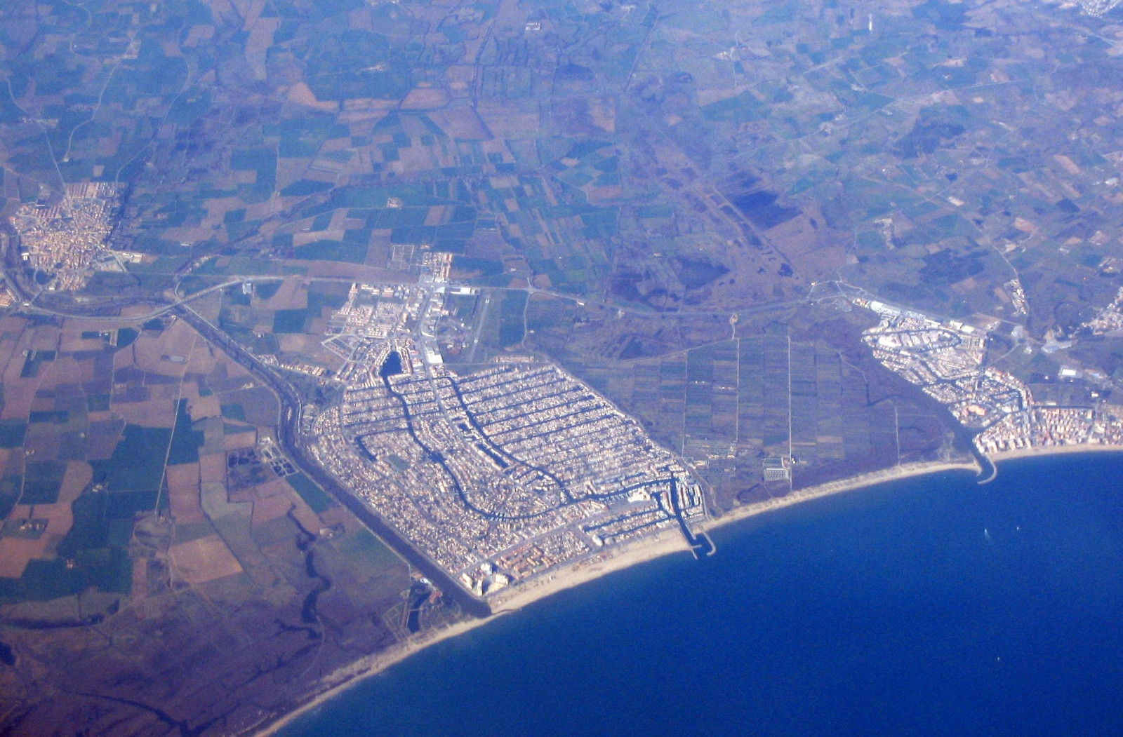 Вид с самолёта на Эмпуриабраву – фотографии Испании