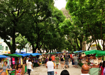 Многолюдный сквер на площади Республики в Белене, Бразилия – фотографии Бразилии