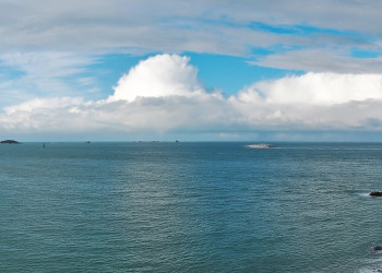 Море в Динарде, Франция – фотографии Франции