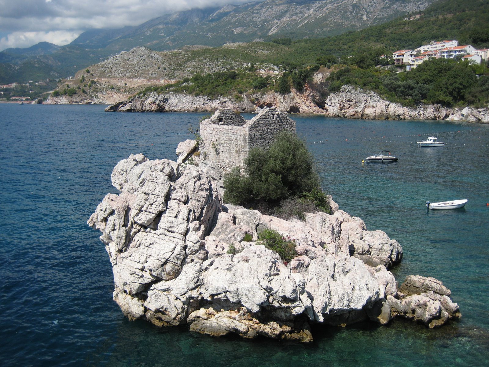 Скалы в Пржно, Черногория – фотографии Черногории