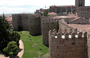 Крепостные стены города Авилы – фотографии Испании