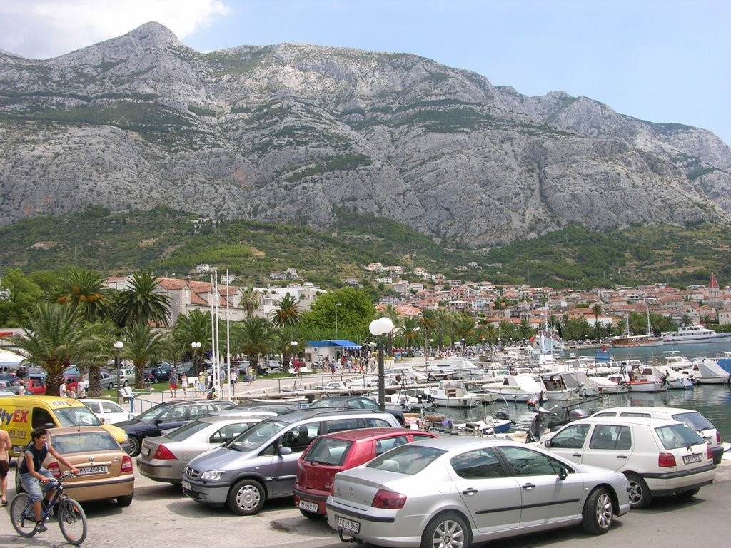 Транспорт на набережной Макарска, Хорватия. Фото 4 – фотографии Хорватии