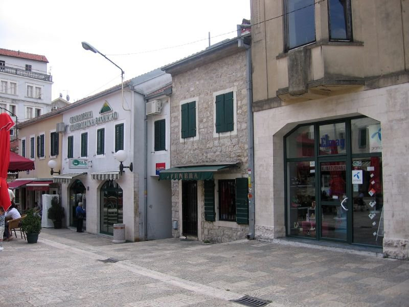 Магазины в Херцег-Нови, Черногория – фотографии Черногории