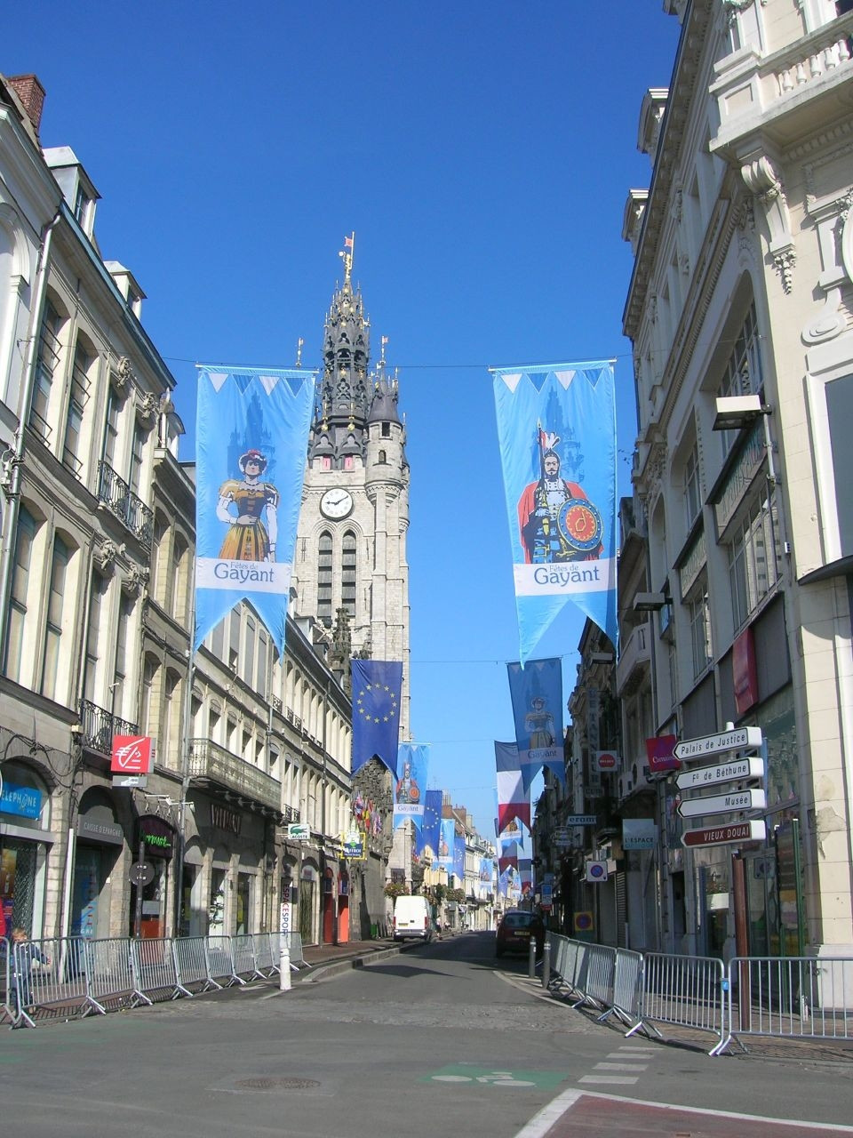 Улица в Дуэ, Франция – фотографии Франции