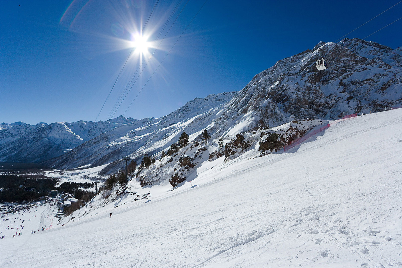 Нижний участок спуска на Эльбрусе, Россия – фотографии России