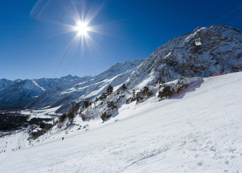 Нижний участок спуска на Эльбрусе, Россия – фотографии России