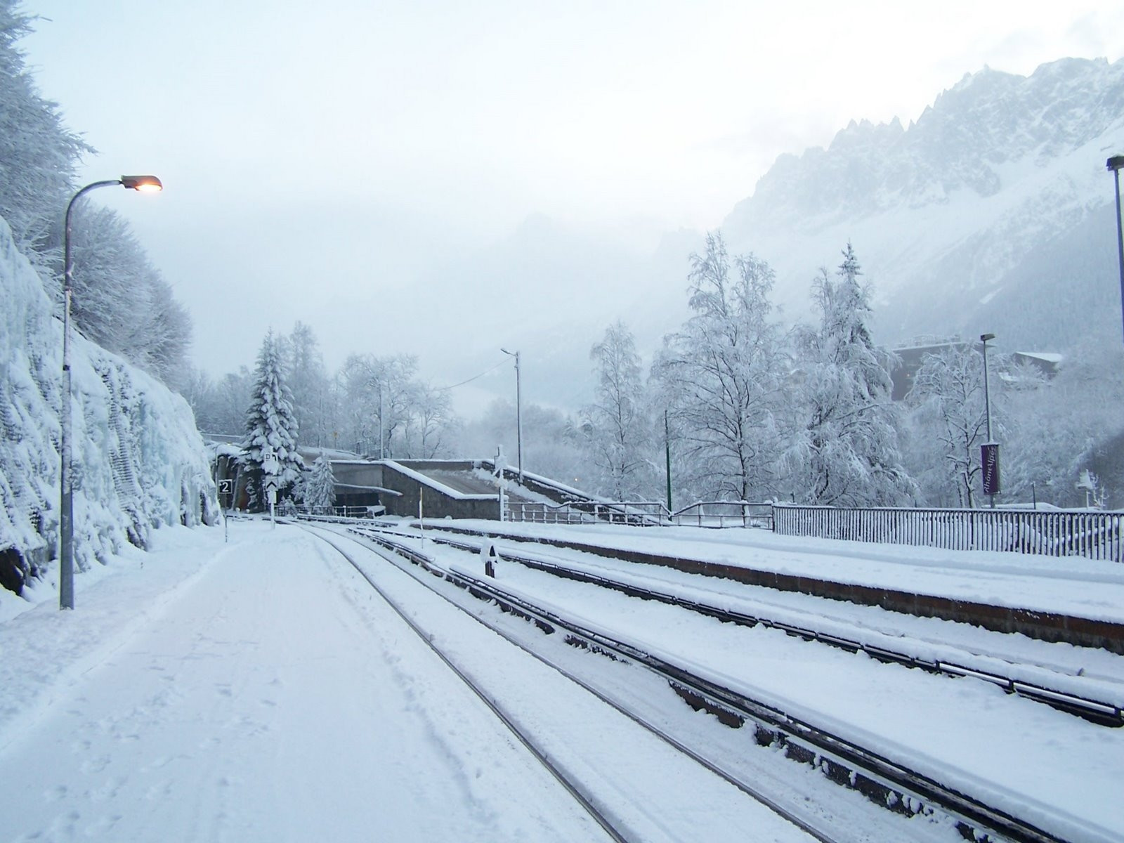 Дорога в Лез-Уш, Франция – фотографии Франции