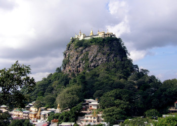 Гора Попа Таунгкалат (Popa Taungkalat) – фотографии Мьянмы