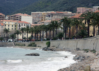 Набережная в Аяччо, Франция – фотографии Франции