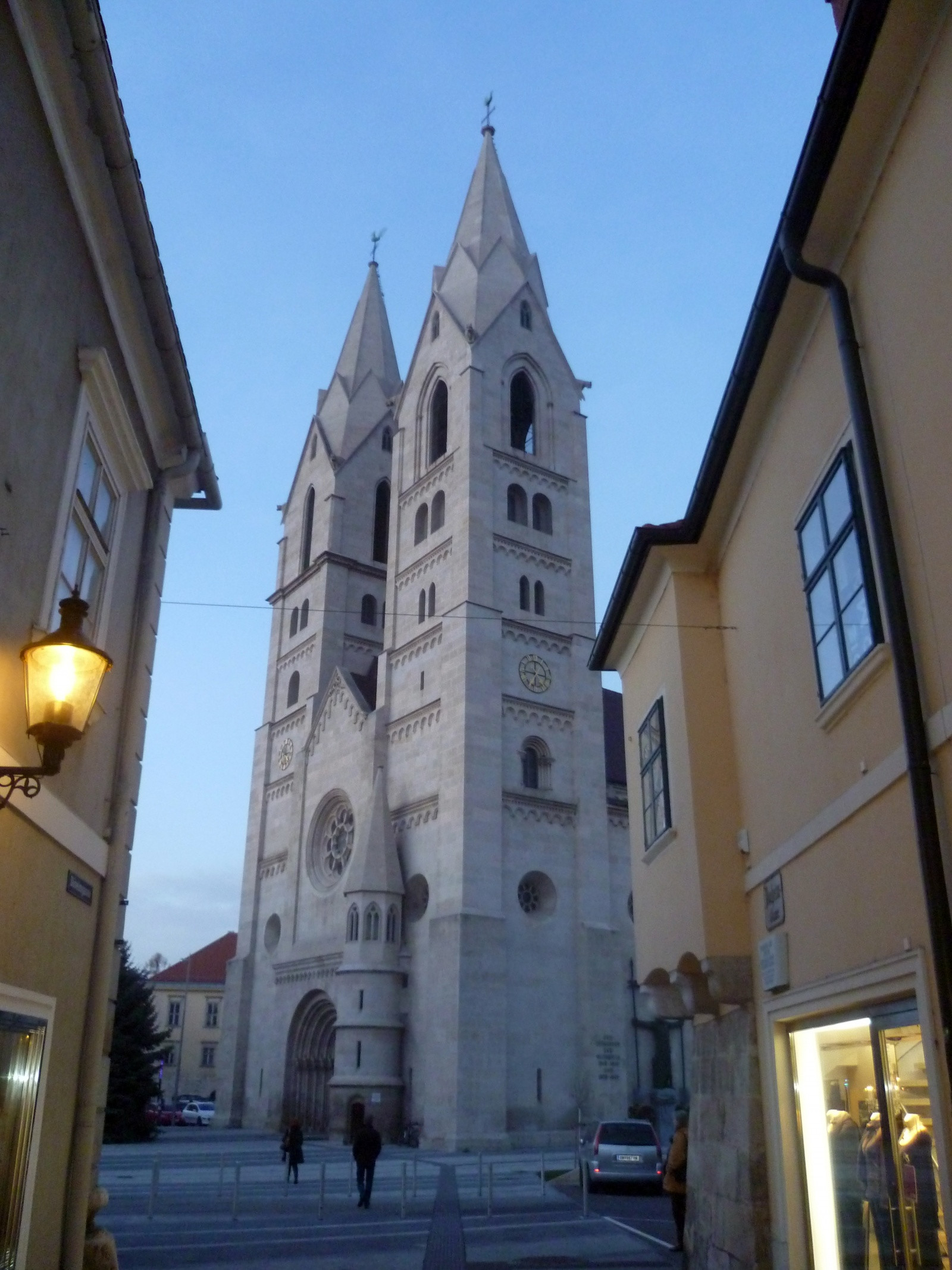 Ещё одна фотка церкви в Винер-Нойштадт – фотографии Австрии
