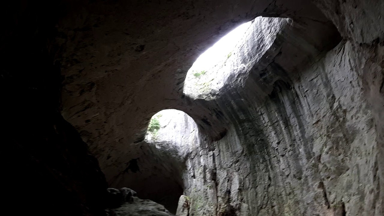 «Глаза Бога» - необыкновенная пещера Проходна (ProhodnaCave) в Болгарии – фотографии Болгарии