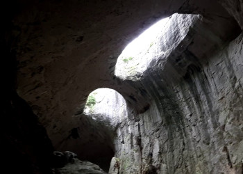 «Глаза Бога» - необыкновенная пещера Проходна (ProhodnaCave) в Болгарии – фотографии Болгарии