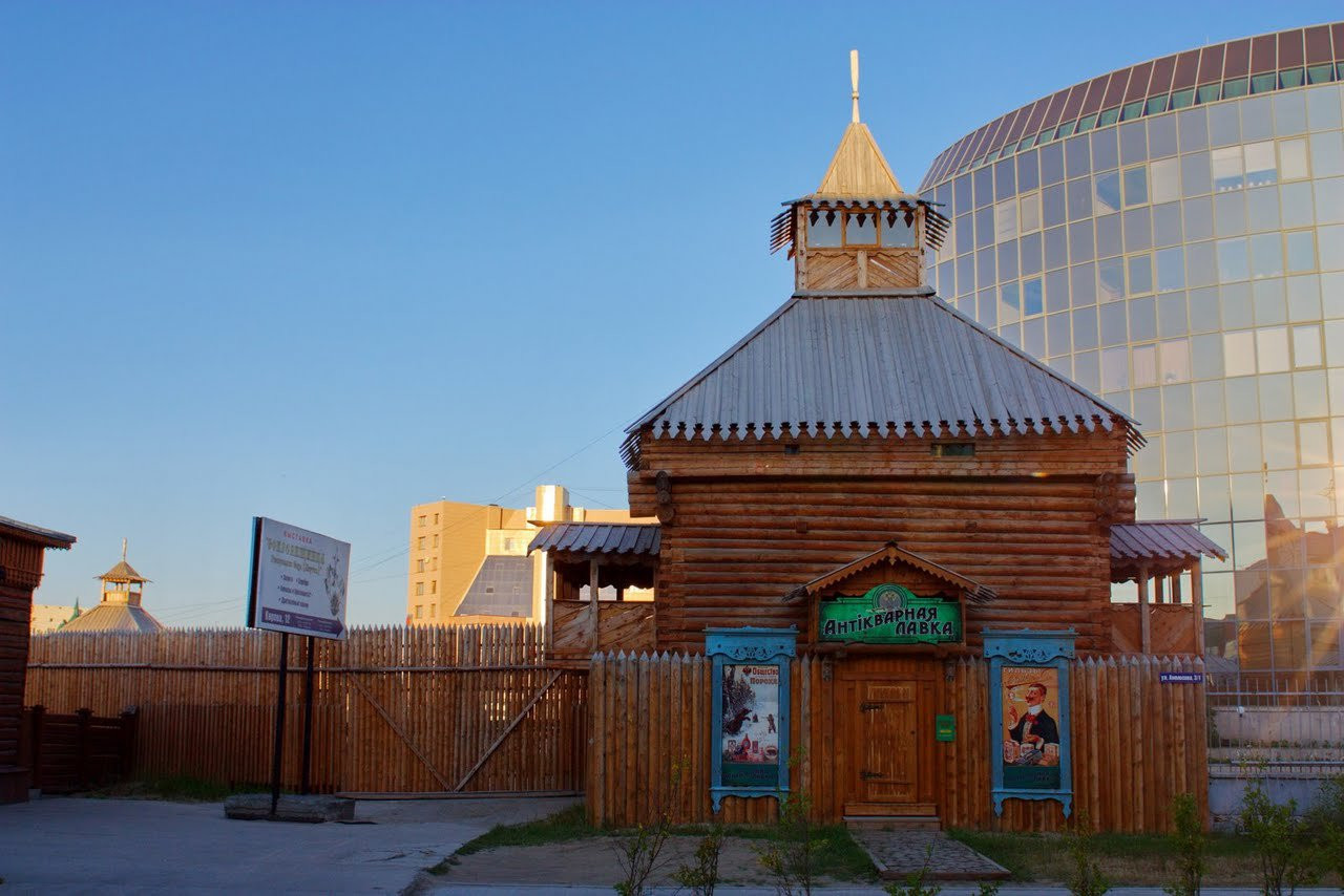 Антикварная лавка в Якутске, Россия – фотографии России