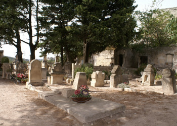 Кладбище в Ле-Бо-де-Прованс, Франция. Фото 1 – фотографии Франции