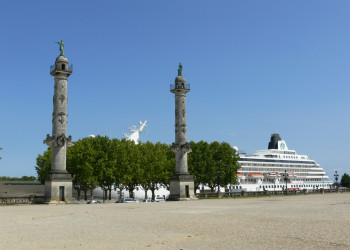 Набережная в Бордо, Франция – фотографии Франции